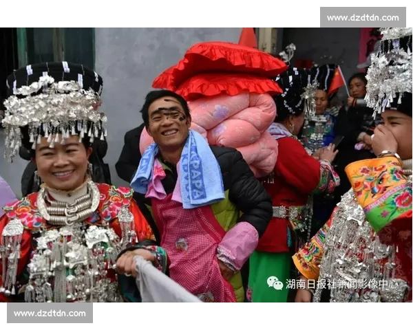 黑脸下的泪光：新娘眼里的疼与暖